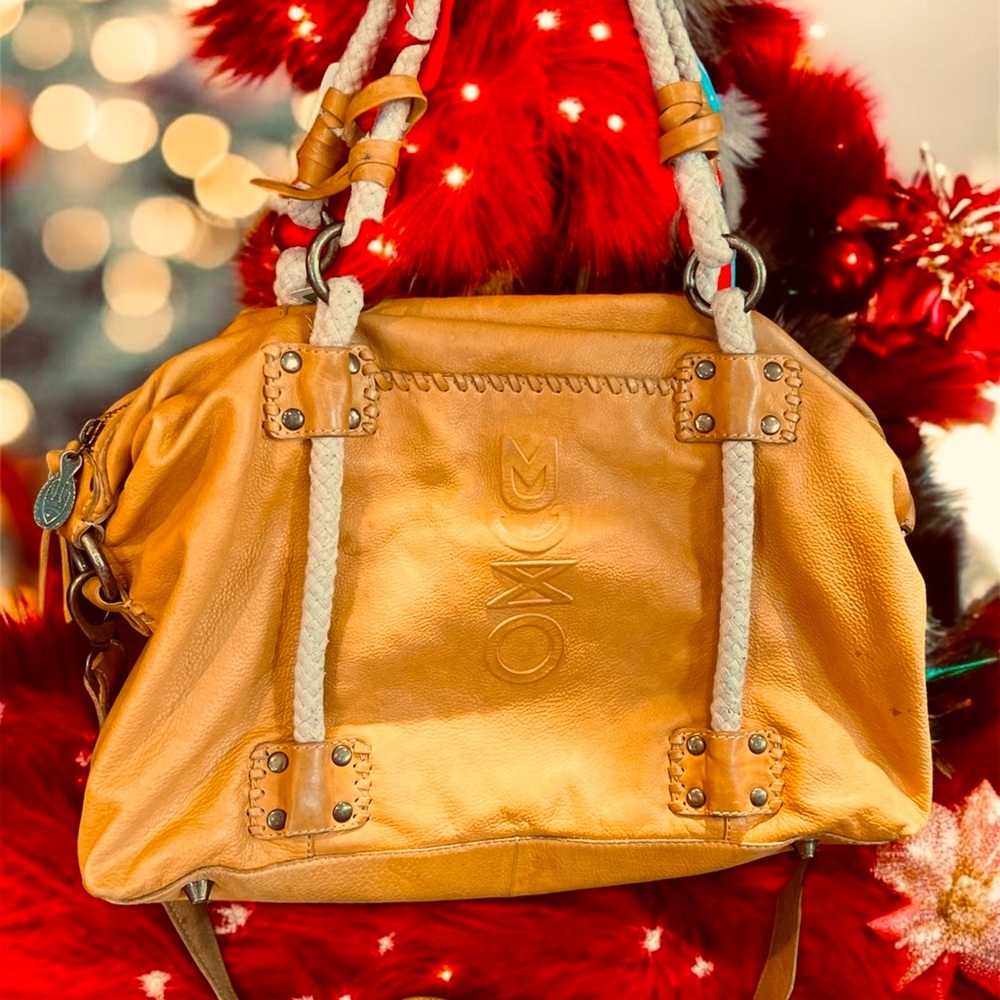 MUXO bag by Camila Alves-McConaughey. Large leather Vintage style.